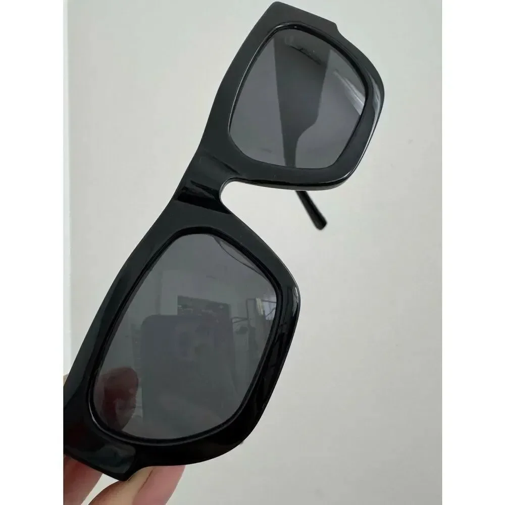 VEHLA Finn sunglasses in black smoke